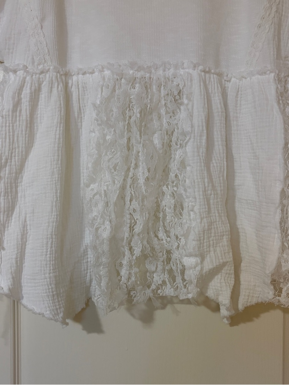 POL White Lace-Panel V-Neck Tunic - Picture 5 of 13
